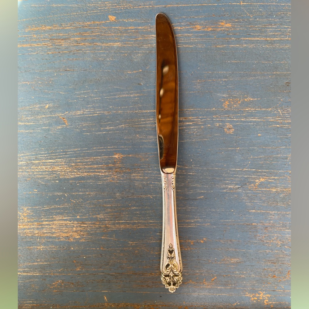 Elegant Queen Lace Silver Knife with Ornate Handle